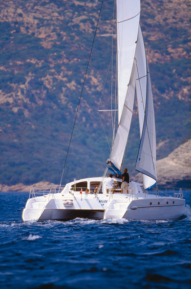 Boat Review by Multihulls World of: Catamaran Belize 43 Maestro ...